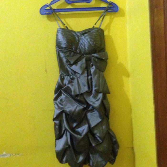 Preloved gaun pesta