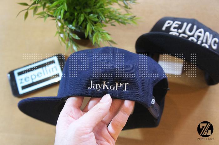 BORDIR ID / NAMA TAMBAHAN UNTUK CUSTOM TOPI SNAPBACK DI SAMPING