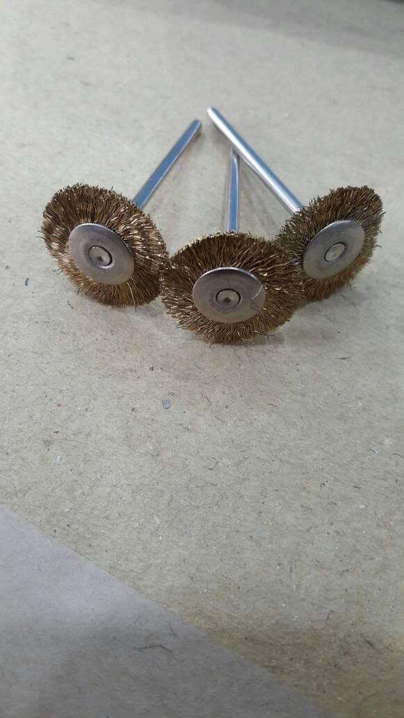 bor sikat kawat piring kuning