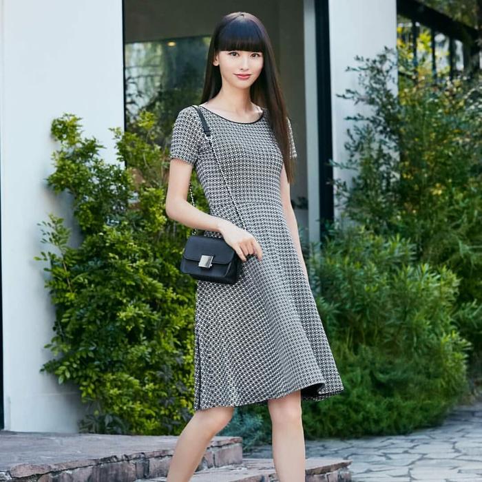 Original uniqlo bra dress selutut hitam kotak