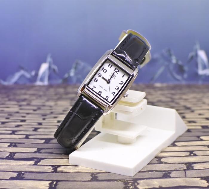 Q&Q QnQ QQ Analog Jam Tangan Wanita Kulit Hitam VG33J304Y Original
