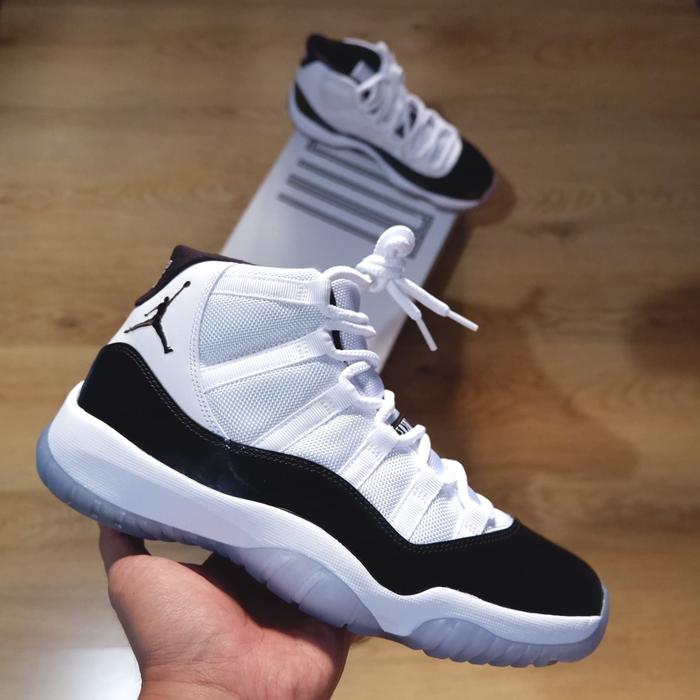 Air Jordan 11 Retro Concord 2011