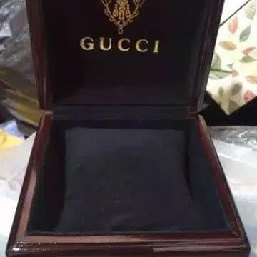 Box Jam Tangan Kayu Pernis Mewah