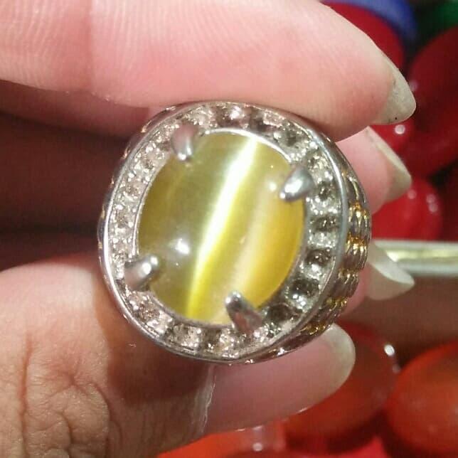 Cincin Batu Akik Mata Kucing Kuning