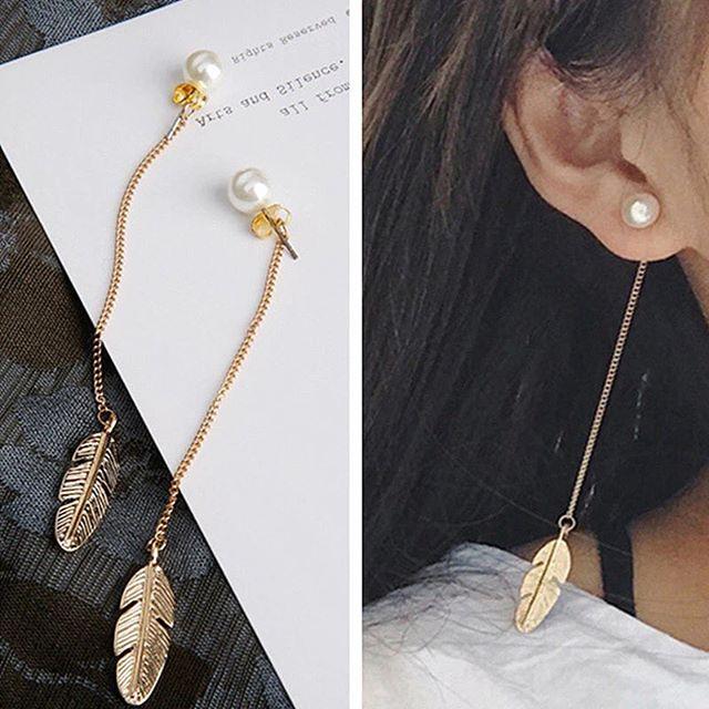 Anting tusuk panjang mutiara sintetis warna rantai emas