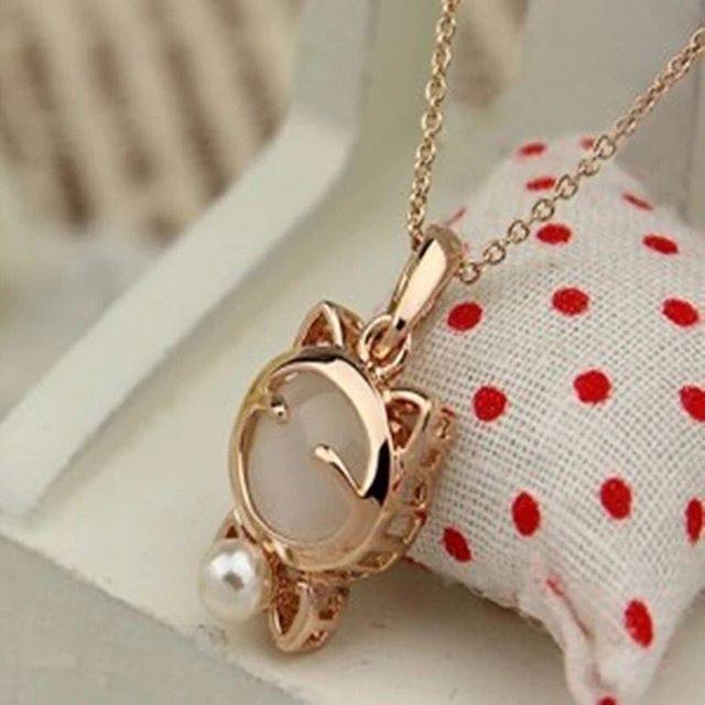 Kalung emas dengan pendant cutie cat (kucing)