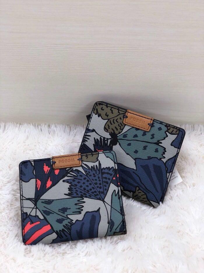 Fossil Bifold Woman Preloved