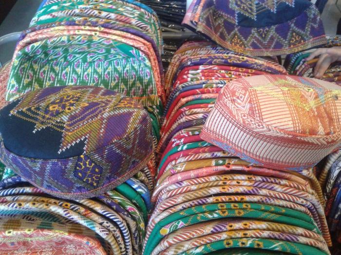 Songkok lombok. kopiah lombok. peci lombok