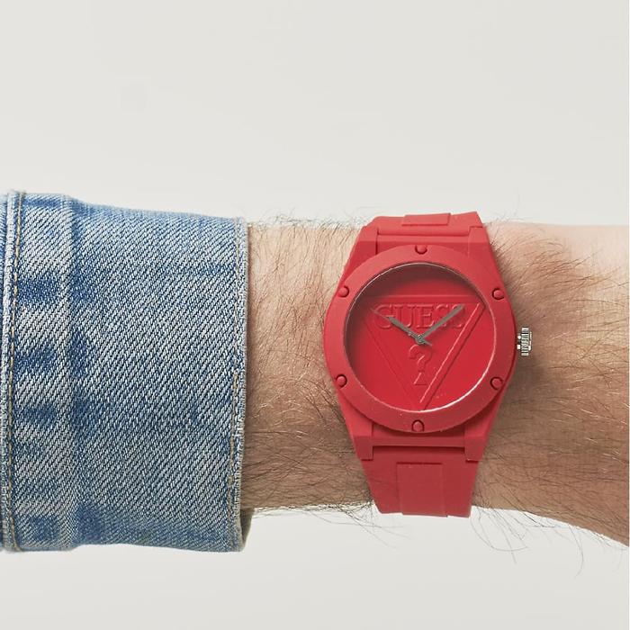 Guess Analog Jam Tangan Pria Strap Karet Merah W0979L3 Original