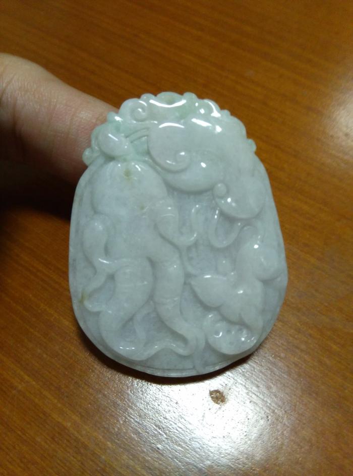 Giok asli bersertifikat - Liontin Ginseng