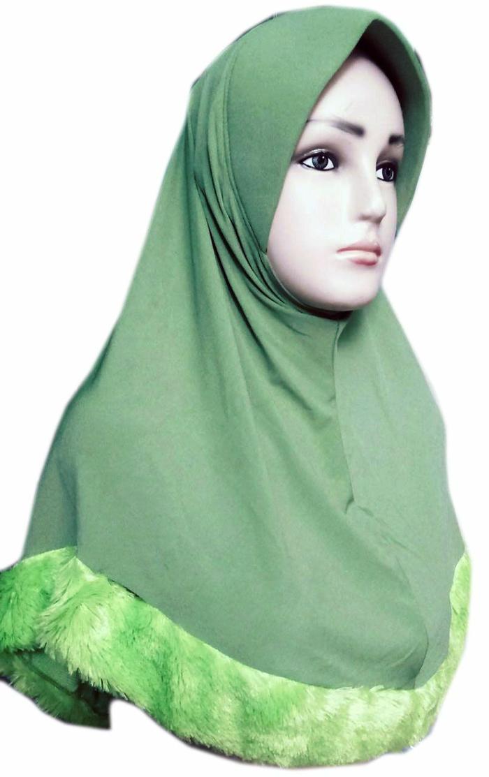 Jilbab Hijau Daun Bulu.