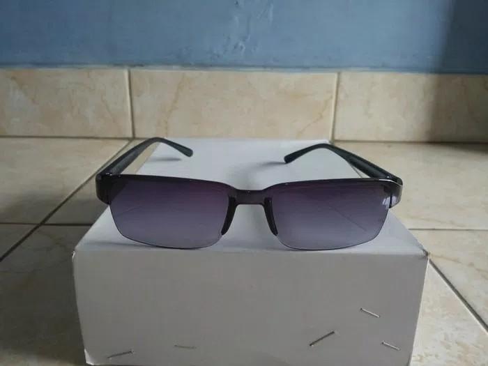 Kacamata persegi hitam Tc116