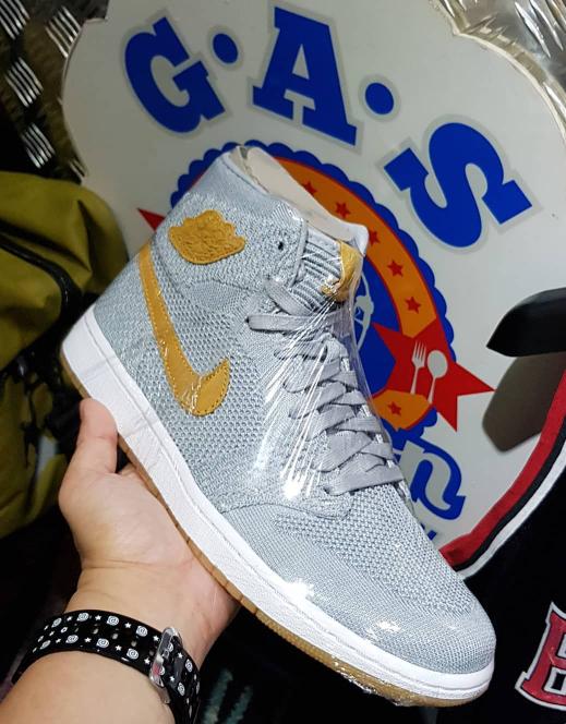 AIR JORDAN 1 RETRO HIGH FLYKNIT • WOLF GREY