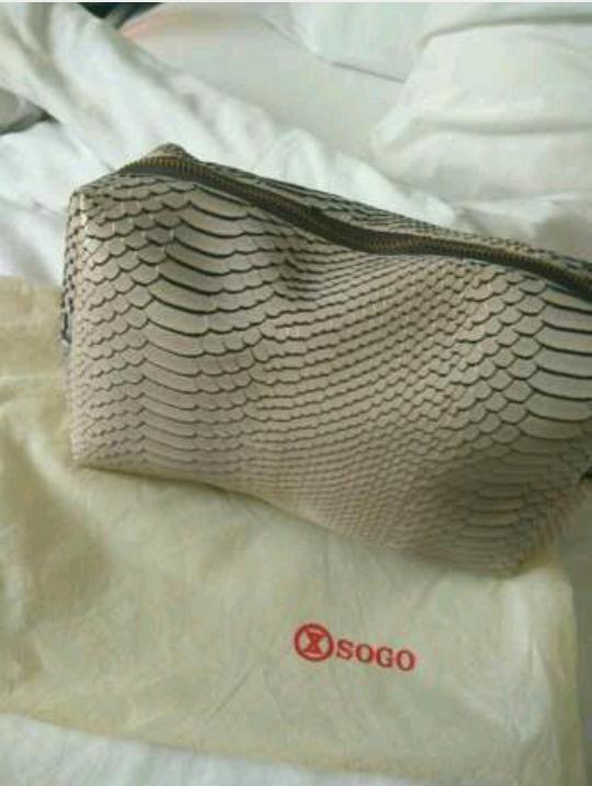 Tas Pouch SOGO motif kulit ular