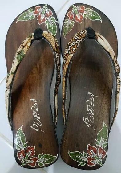Sandal kayu lukis bali