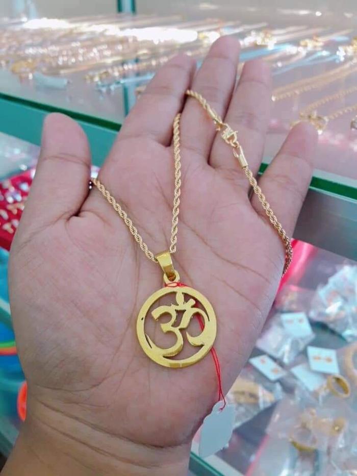 Kalung titanium liontin om kara