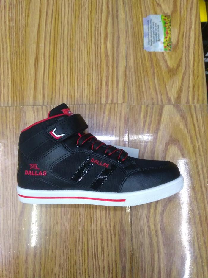 sepatu hitam dallas