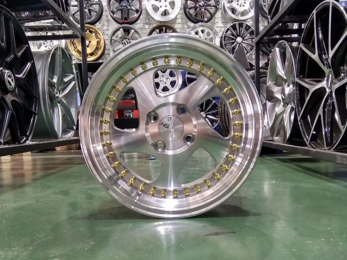 Velg Mobil Ring 15 HSR WAVE Lebar Celong 7/8 Lobang Baut 4 Silver Lips