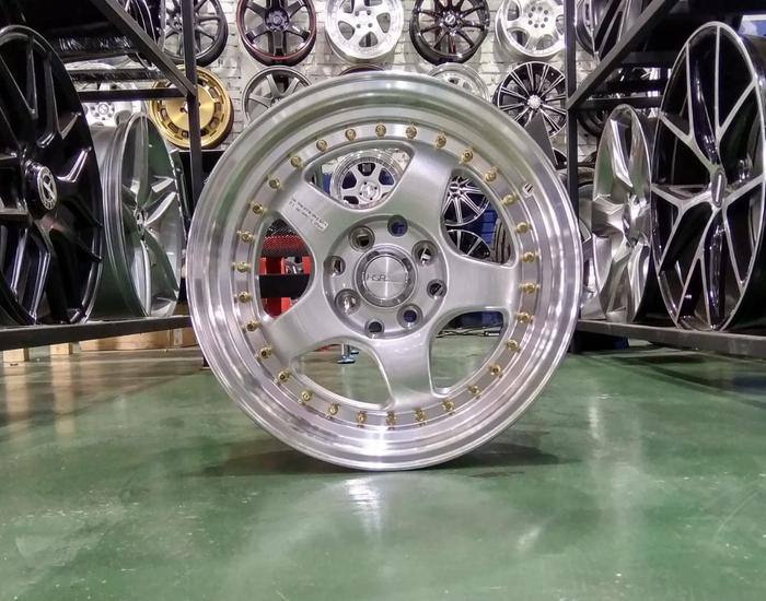 Velg Mobil Ring 15 HSR BRISKET Lebar Celong 7/8 Lobang 4 Silver Lips