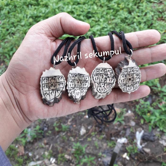 kalung tanduk rajah