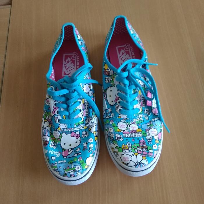 sepatu vans hello kitty