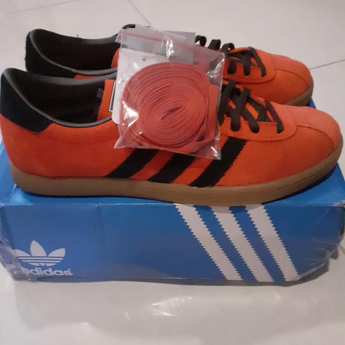Adidas Trinidad BNIBWT 43 1/3 Sepatu Sneakers Pria Warna Orange Hitam dengan Tali Merah
