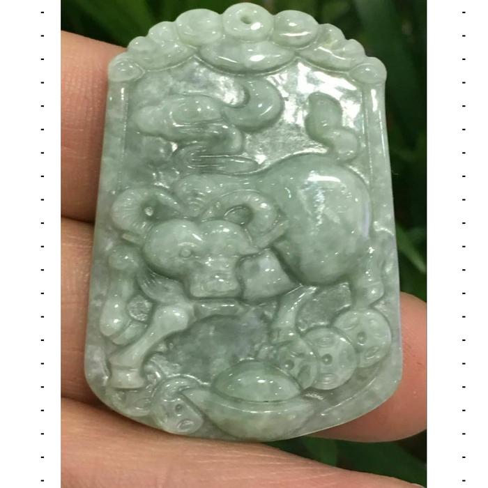 100% Natural A green jadeite jade Hand-carved Pendant 1585