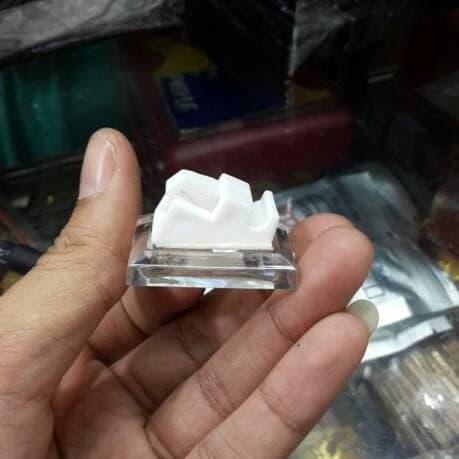 Tempat Dudukan Cincin Display Warna Putih