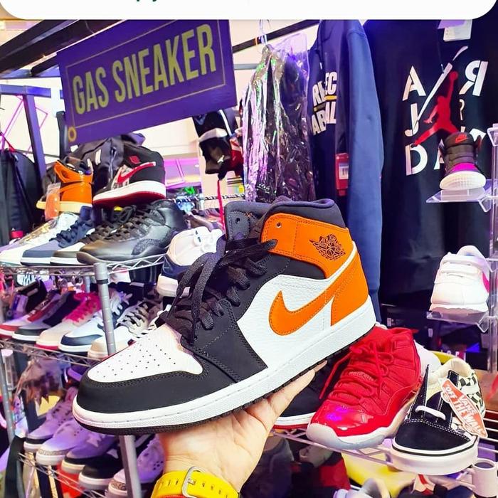 AIR JORDAN 1 MID • SHATTERED BACKBOARD
