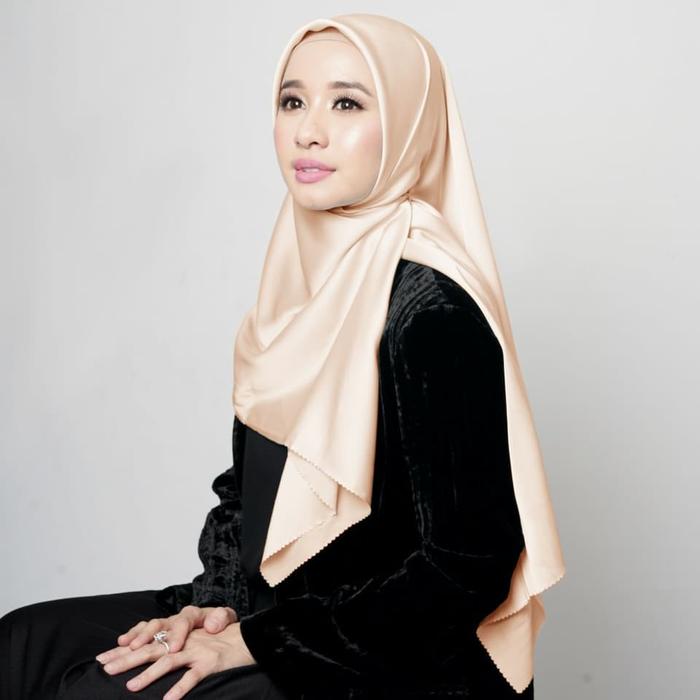 Preloved Hijab L by LCB - Series Syafiyyah Cream