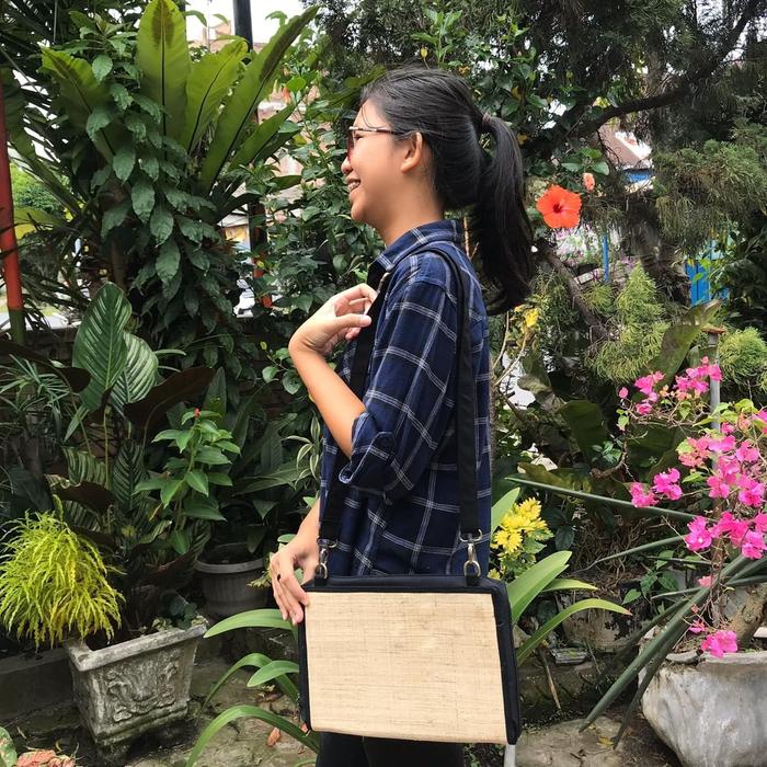 Borneo Chic Sling Bag Anyaman Serat Ulap Doyo Handmade Etnik Modern Heritage Tas Selempang Wanita Pr