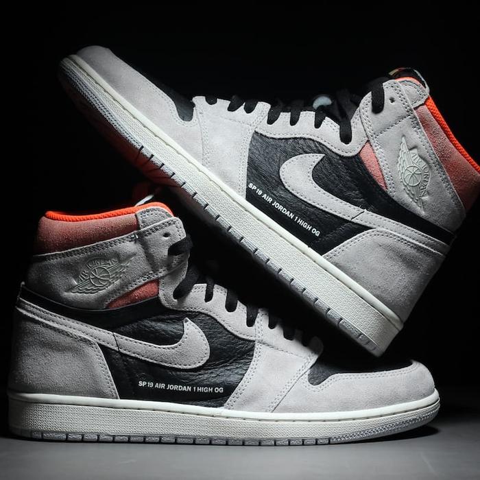 Air Jordan 1 Retro High OG "Neutral Grey Hyper Crimson"