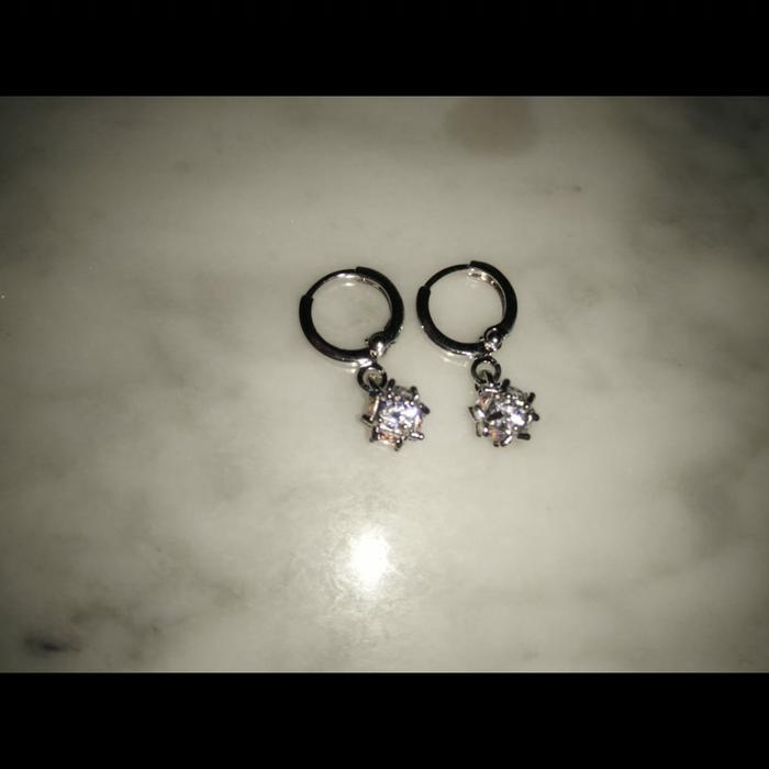 Anting anting lucu