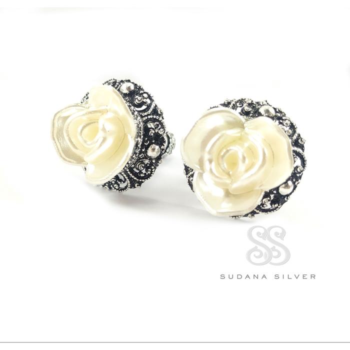 Subeng Giwang Anting Alpaka Risin Motif Bunga Bali