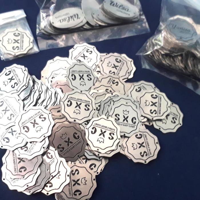 label logam hijab merek plat tas