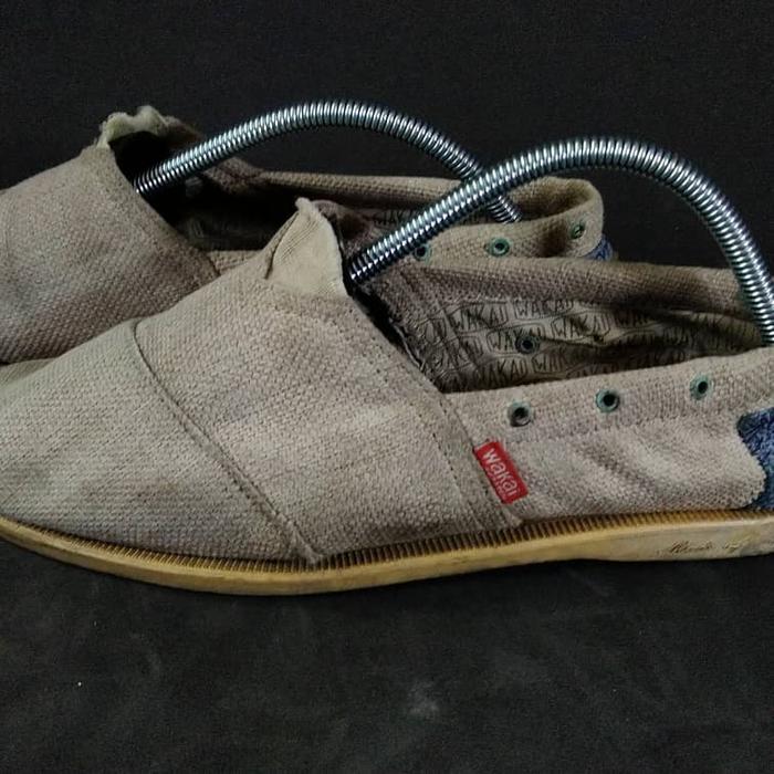 sepatu wakai abu2 Kondisi utuh Insole 28cm