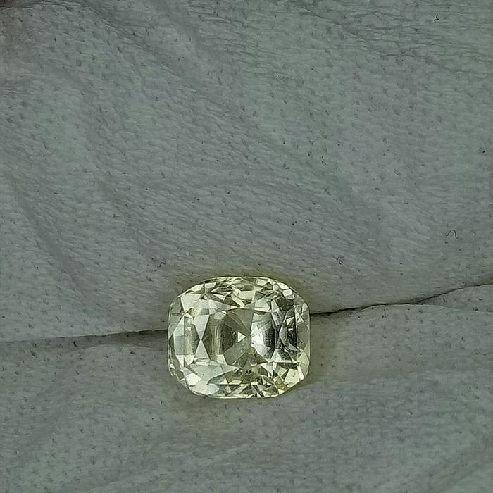 Natural Yellow Sapphire Clean Luster sedia ruby topaz kyanite spinel