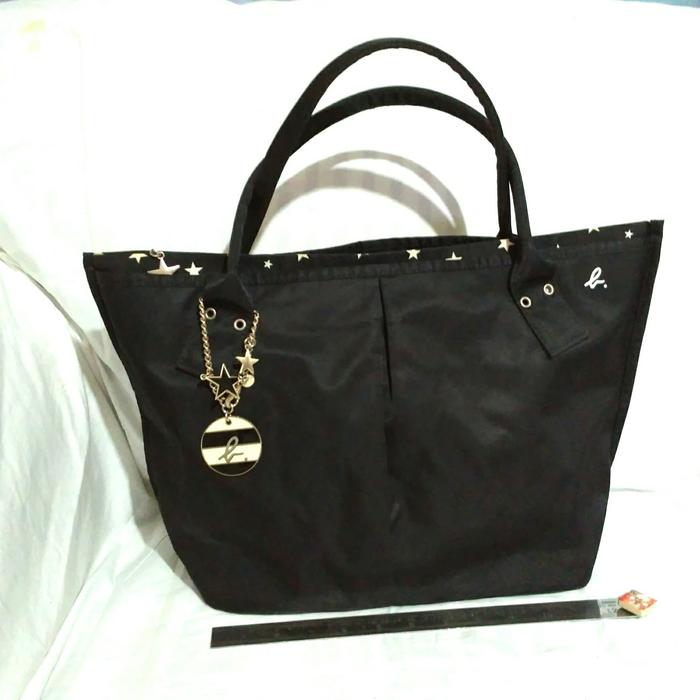 Agnis Voyage Tote Bag