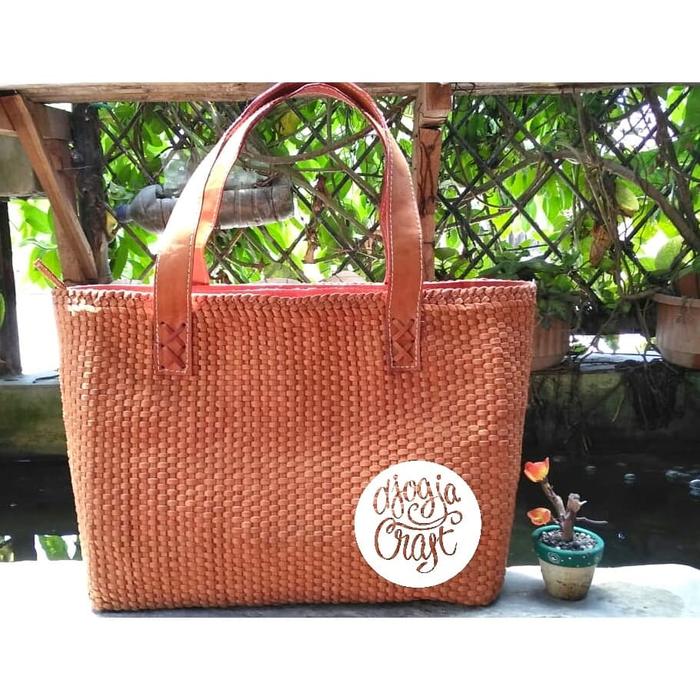 Djogja Klasik Craft Tas Kulit Bottega Anyam Tikar - Coklat Muda