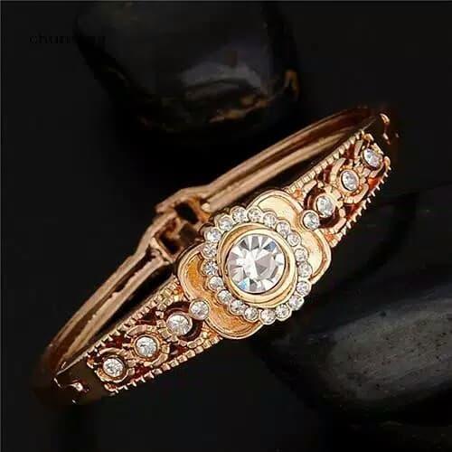 Gelang tangan lapis Emas aksen Berlian imitasi