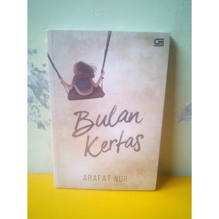 Bulan Kertas Arafat Nur