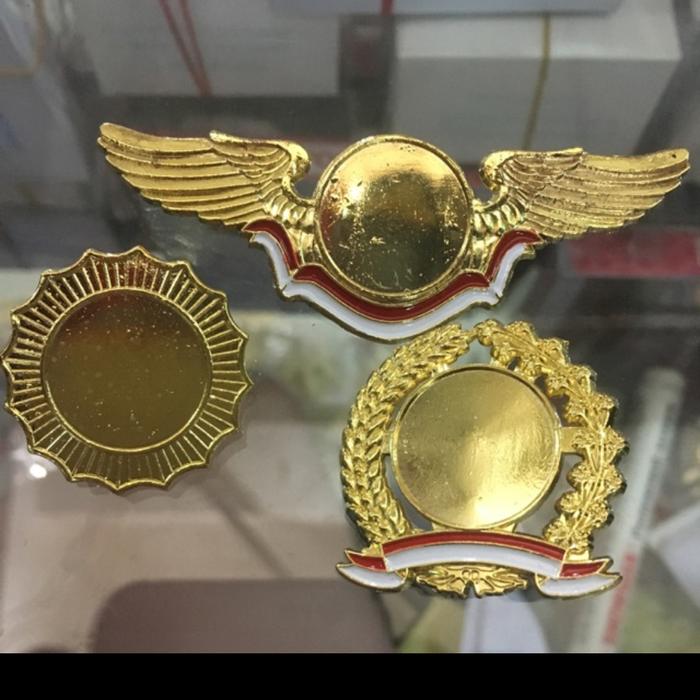 pin kosong tanpa batas logo