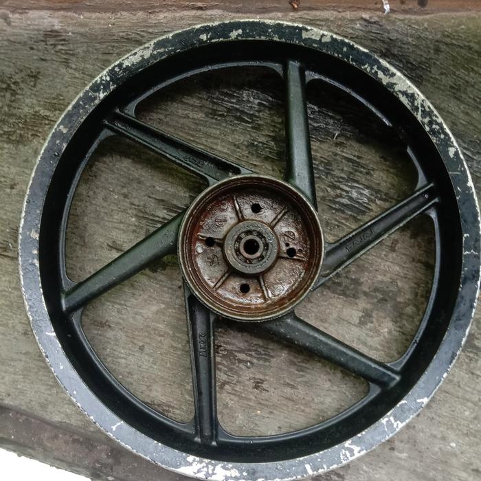 velg bajaj pulsar 180cc original bawaan motor bgian belakang