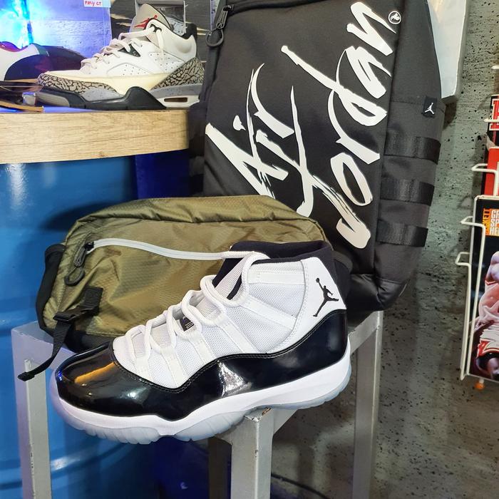 JORDAN 11 RETRO • CONCORD