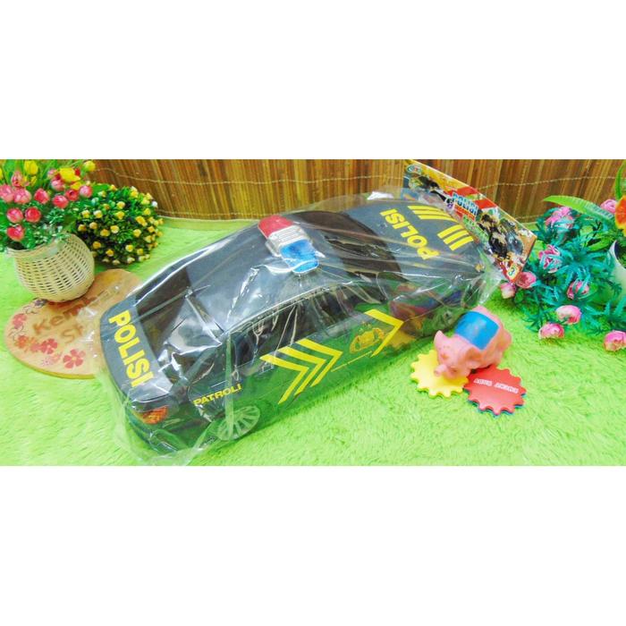 MOBIL POLISI BESAR