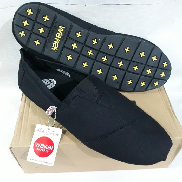 sepatu WAKAI hitam polos original