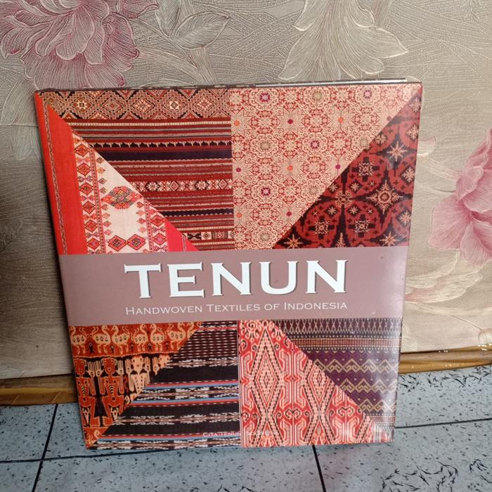 buku batik tenun handwoven textiles of indonesia