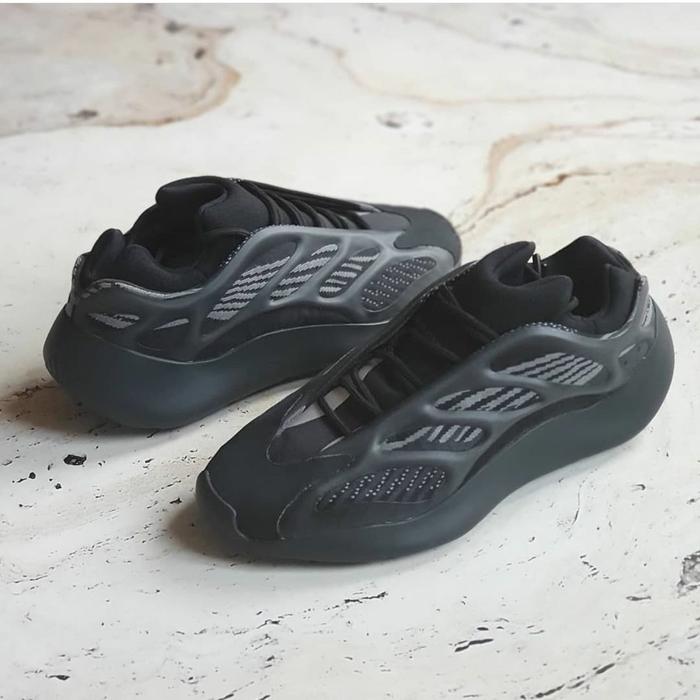 Yeezy 700 V3 ALVAH BLACK GLOW IN THE DARK ORIGINAL