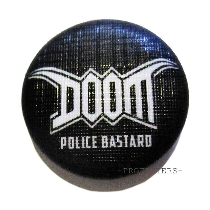 PIN BUTTON PUNK DOOM
