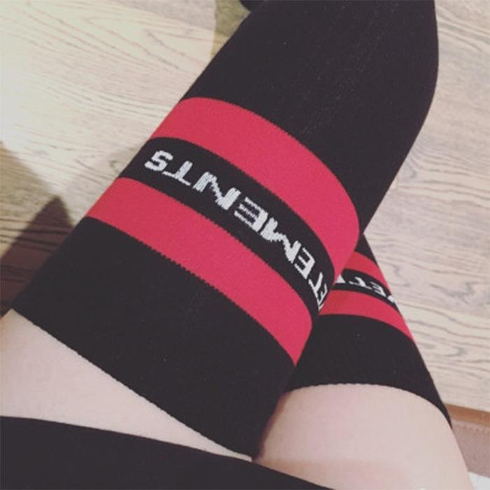 Aksesoris Wanita: Kaos Kaki Crew Demna Gvasalia
